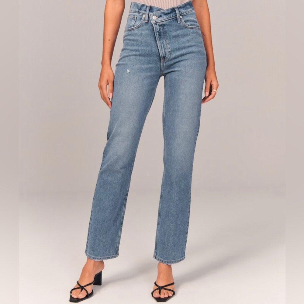 Abercrombie & Fitch Ultra High Rise 90s Straight Jean